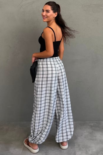Beyaz Ekose Desenli Yüksek Bel Balon Fit Kadın Pantolon MG2726