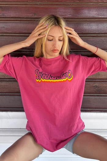 Pembe Baskılı Oversize Yuvarlak Yaka Kadın Tişört