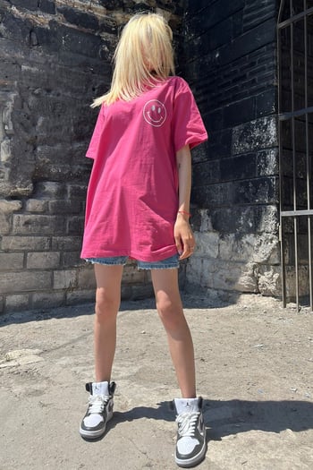 Pembe Baskılı Oversize Yuvarlak Yaka Kadın Tişört