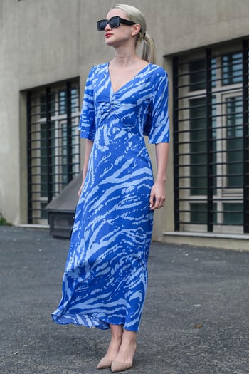Saks Desenli V Yaka Midi Elbise MG1797