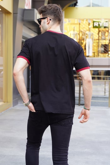 Men Printed Black Regular Fit T-Shirt 5884