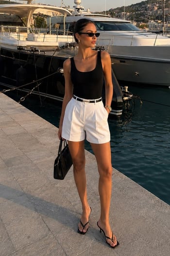 Beyaz Yüksek Bel Wed Leg Pileli Kadın Mini Şort Mg2537