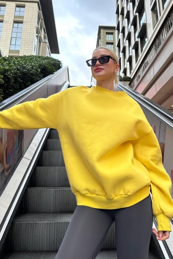 Sarı Bisiklet Yaka Basic Sweatshirt MG1559