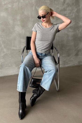 Gri Geniş Yaka Fittili Basic Kadın T-shirt Mg2293
