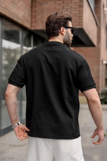 Siyah Şerit Detaylı Modern Kesim Erkek Tişört E7182