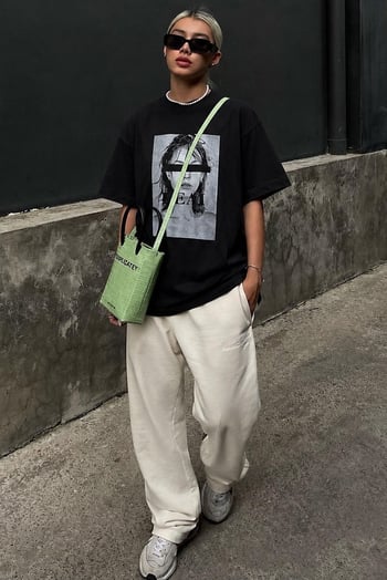 Siyah Oversize Baskılı Kadın Tişört MG1764