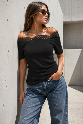 Siyah Dantelli Madonna Yaka Slim Fit Tişört MG2743