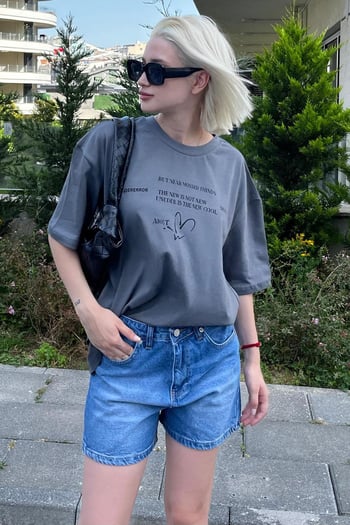 Füme Oversize Kalp Baskılı Bisiklet Yaka Kısa Kollu Tişört MG2129