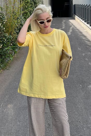 Sarı Oversize Sırt Ve Ön Baskılı Bisiklet Yaka Kısa Kollu Tişört MG2130