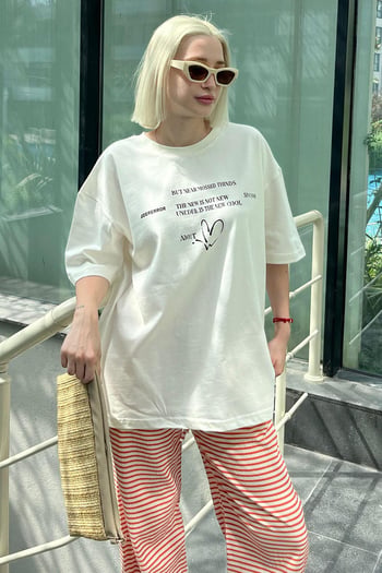 Ekru Oversize Kalp Baskılı Bisiklet Yaka Kısa Kollu Tişört MG2129