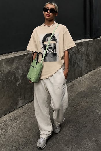 Bej Oversize Baskılı Kadın Tişört MG1764