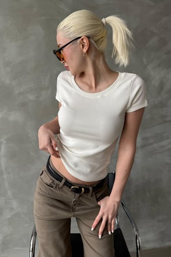 Beyaz Geniş Yaka Fittili Basic Kadın T-shirt Mg2293