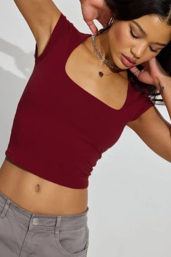 Bordo Kare Yaka Kadın Tişört MG2294