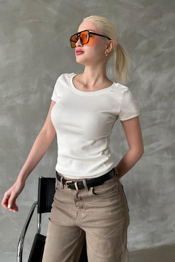 Beyaz Geniş Yaka Fittili Basic Kadın T-shirt Mg2293