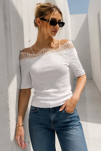 Beyaz Dantelli Madonna Yaka Slim Fit Tişört MG2743
