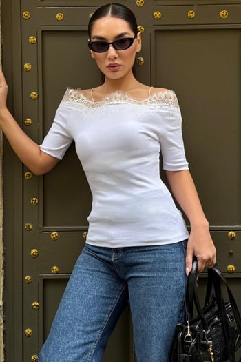 Beyaz Dantelli Madonna Yaka Slim Fit Tişört MG2743