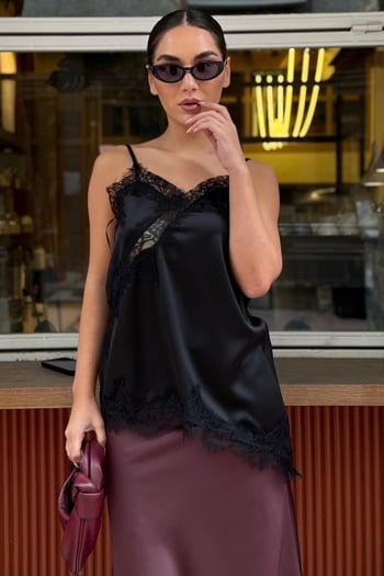 Siyah Dantelli Asimetrik Kesim Saten Bluz MG2694