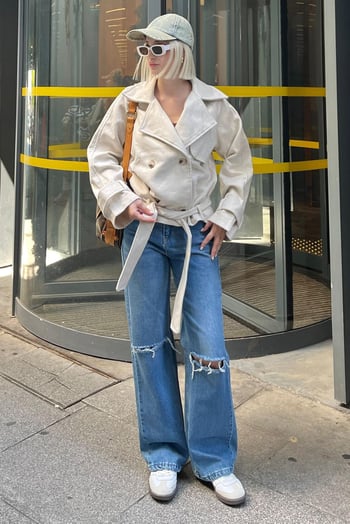 Ekru Düğmeli Kruvaze Yaka Kısa Kemerli Ceket MG2174