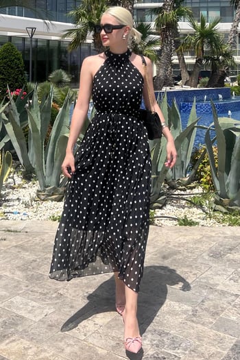 Siyah Puantiyeli Sıfır Kol Halter Yaka Elbise MG2134