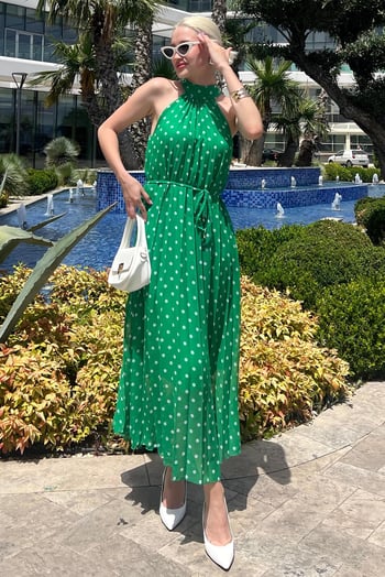 Yeşil Puantiyeli Sıfır Kol Halter Yaka Elbise MG2134