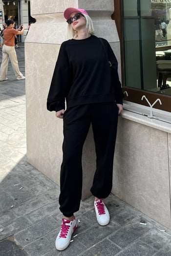 Siyah Bisiklet Yaka Arma Detaylı Kadın Eşofman Takımı MG2186