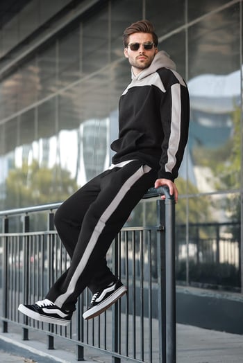 Siyah Kapüşonlu Şerit Detaylı Erkek Eşofman Takımı E7326