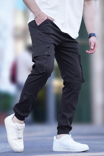 Men Black Cargo Trousers 5647