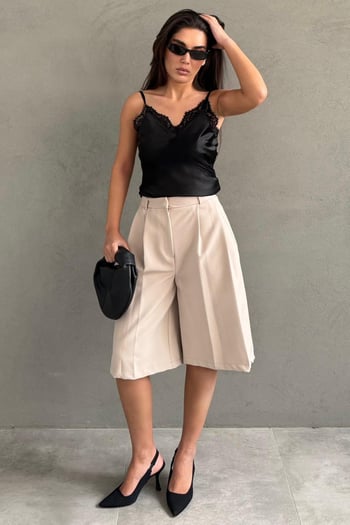 Taş Rengi Pileli Cepli Kadın Bermuda MG2620