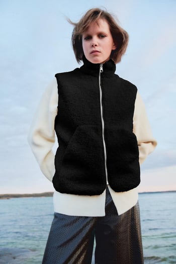 Siyah Dik Yaka Kadın Peluş Yelek MG2578