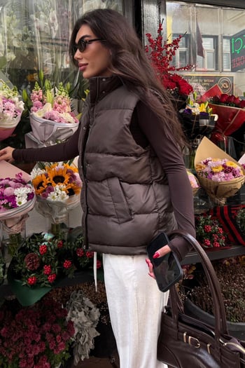 Kahverengi Dik Yaka Astarlı Kadın Şişme Yelek MG2592