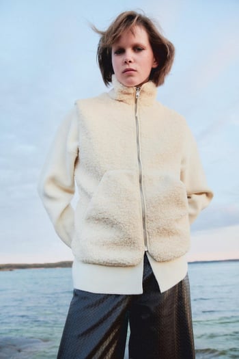 Ekru Dik Yaka Kadın Peluş Yelek MG2578