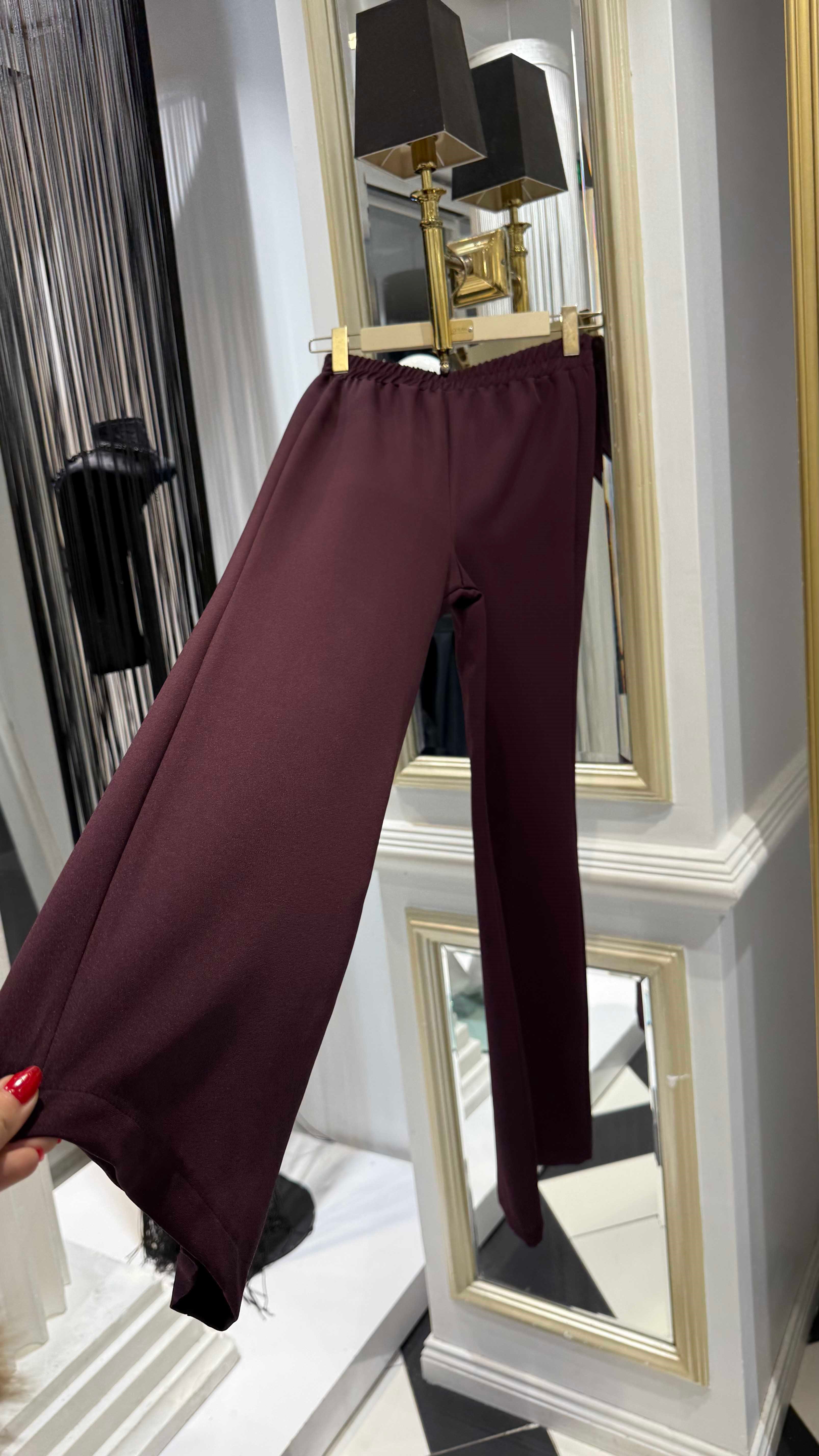 Püskül  Detay Pantolonlu Takım