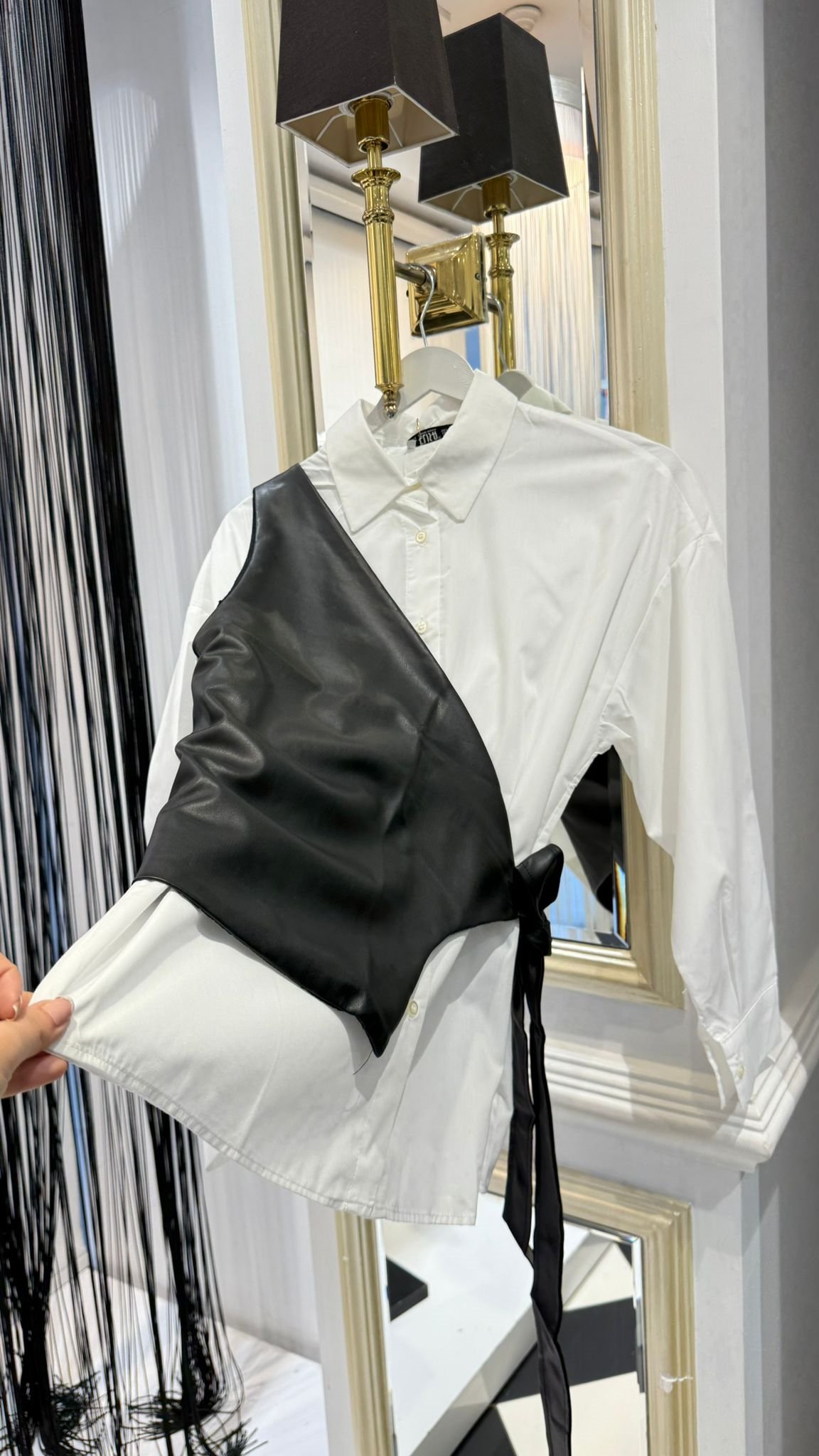 Yandan Bağlamalı Deri Detay Gömlek