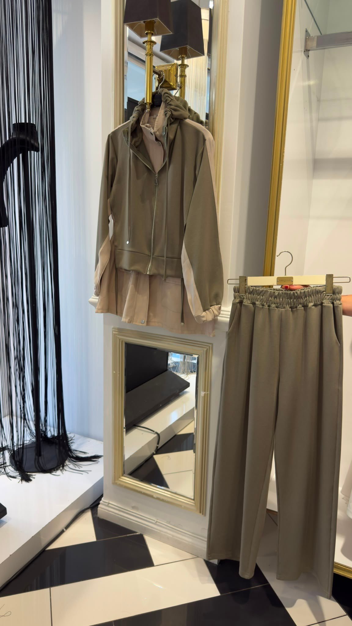 Kapşonlu Cepli Pantalonlu Takım