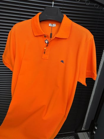 Nakış Armalı Boncuk Detaylı Yakalı T-Shirt