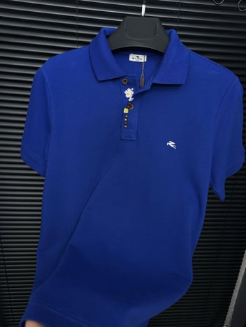 Nakış Armalı Boncuk Detaylı Yakalı T-Shirt