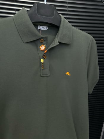 Nakış Armalı Boncuk Detaylı Yakalı T-Shirt