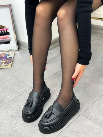Siyah Cilt (Line) Püskül Detay Kadın Loafer