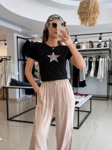 SİYAH LEO YILDIZLI KISA KOL CROP TİŞÖRT