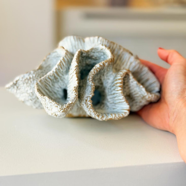 Fox Coral Masa Heykeli