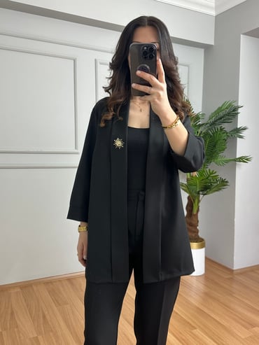CDBR4220Monica Siyah İthal Krep Kumaş Broşlu Ceket