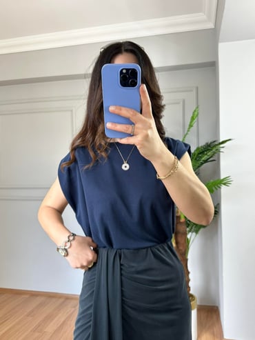 CDBR3865Sofya Lacivert Orj Marka Kolları Pilise Detaylı Tshirt 