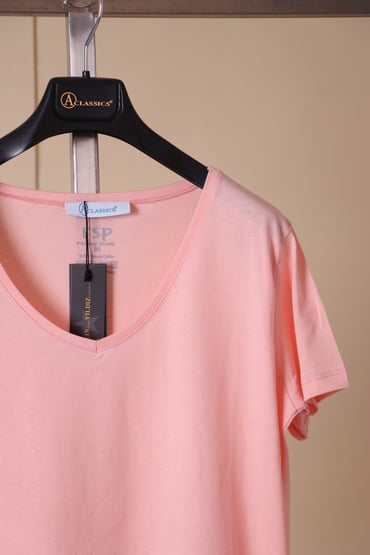 T-ShirtV Yaka Uzun Yırtmajlı Yarım Kollu Pembe Penye T-ShirtACLASSICS