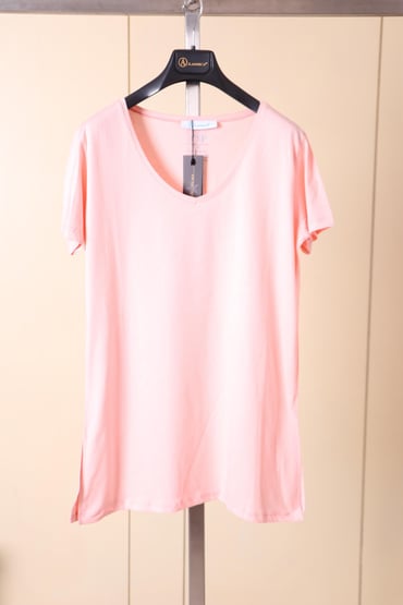 T-ShirtV Yaka Uzun Yırtmajlı Yarım Kollu Pembe Penye T-ShirtACLASSICS