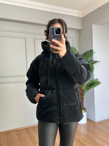 CDBR4109Pari Siyah Hafif Parlak Şişme Mont 