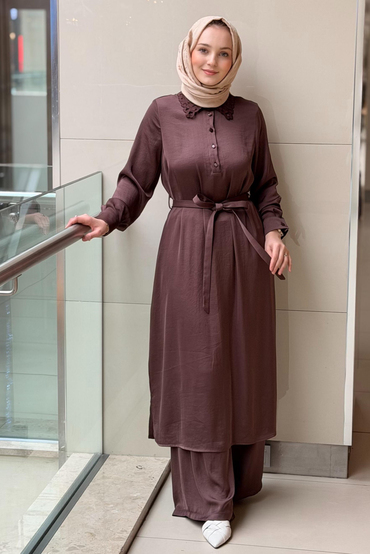 Nurcan Çetin Yakası Lazer Kesim Kuşaklı Uzun Tunik Pantolon Takım