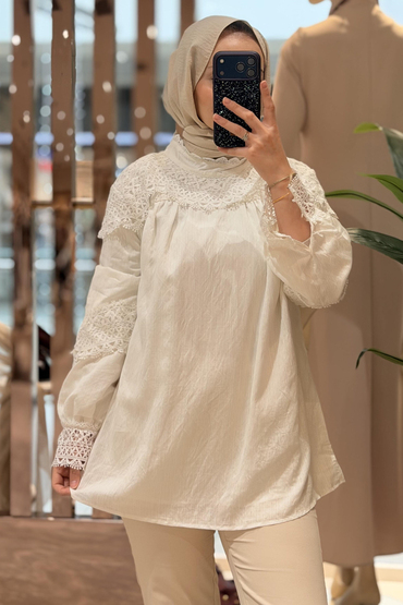 Ghisa Yaka Ve Kolları Güpürlü Tunik