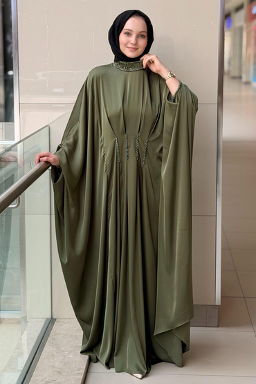 White Corner Beli Taşlı Pileli Saten Abiye Elbise