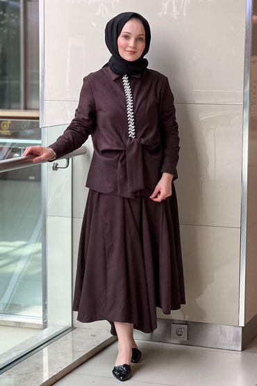 Ghisa Önü Taş İşli Bağ Modelli Nubuk Gömlek Etek Takım