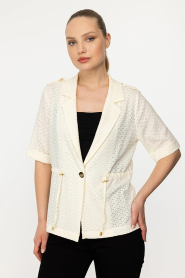 On Fashion Kendinden Delikli Kumaşlı Beli Bağcıklı Tek Düğme Kısa Kollu Ceket